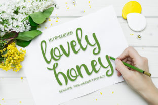 Lovely Honey: A Hand-Drawn Font for Modern Creativity